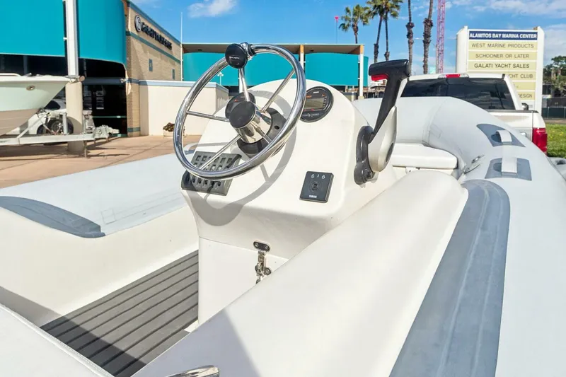 Slide: The Image of Sea Ray 370 Express Cruiser 2000 - 69