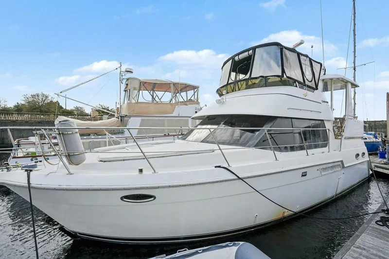 The Image of Carver Yachts 356 2001 - 0