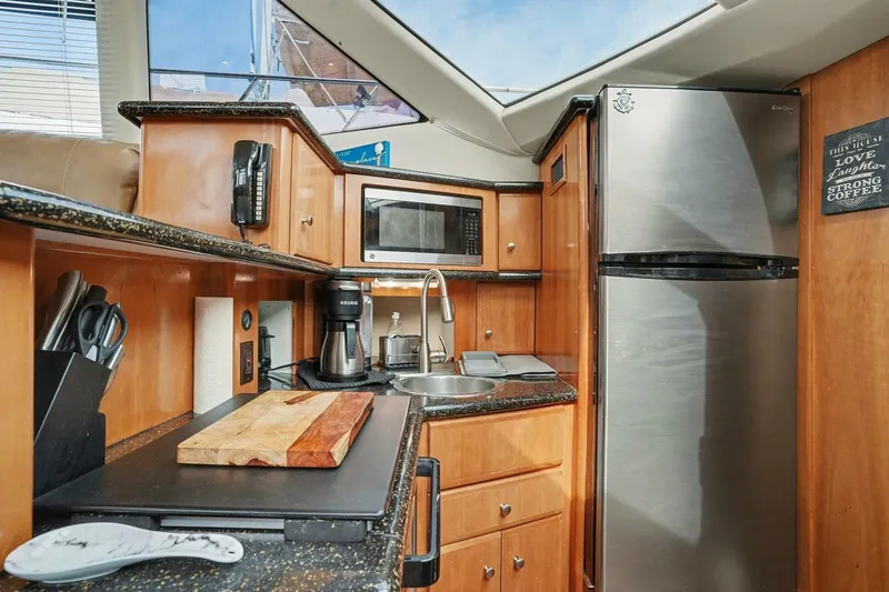 Slide: The Image of Carver Yachts 356 2001 - 10