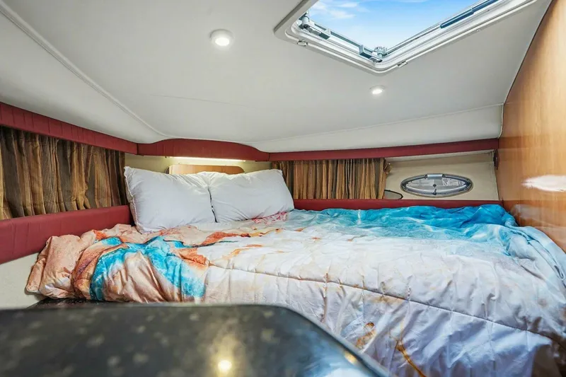 Slide: The Image of Carver Yachts 356 2001 - 13