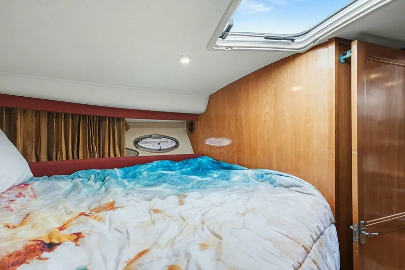 Slide: The Image of Carver Yachts 356 2001 - 14