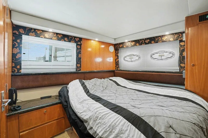 Slide: The Image of Carver Yachts 356 2001 - 15