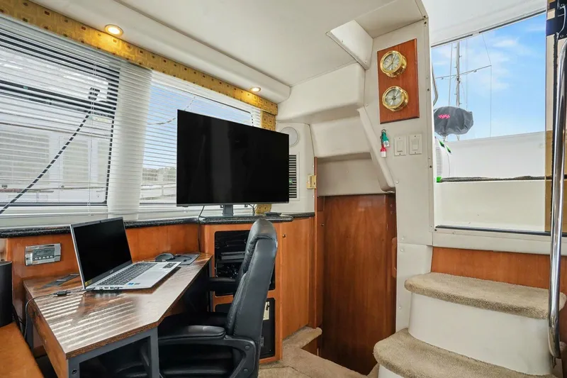Slide: The Image of Carver Yachts 356 2001 - 17