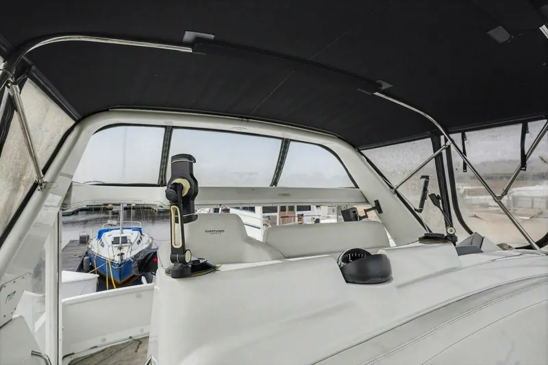 Slide: The Image of Carver Yachts 356 2001 - 19