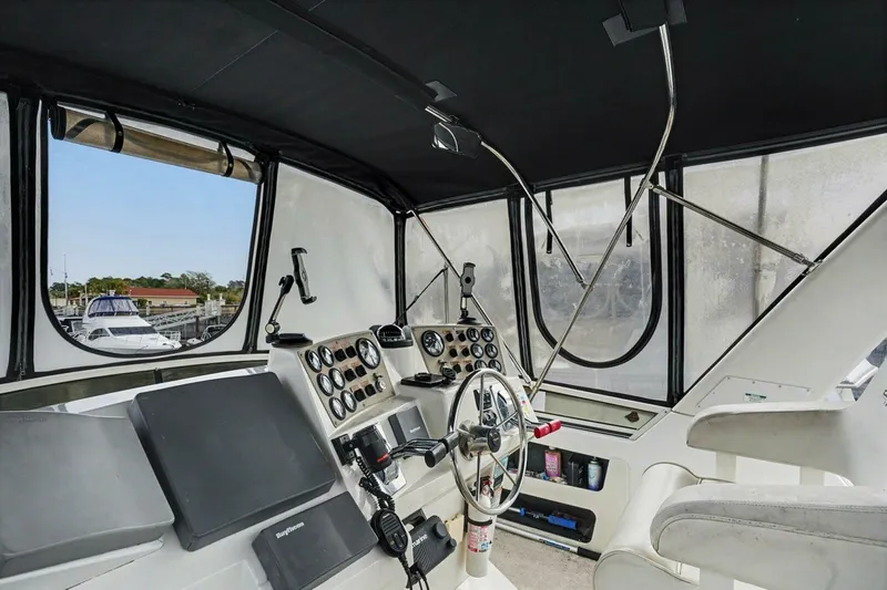 Slide: The Image of Carver Yachts 356 2001 - 20
