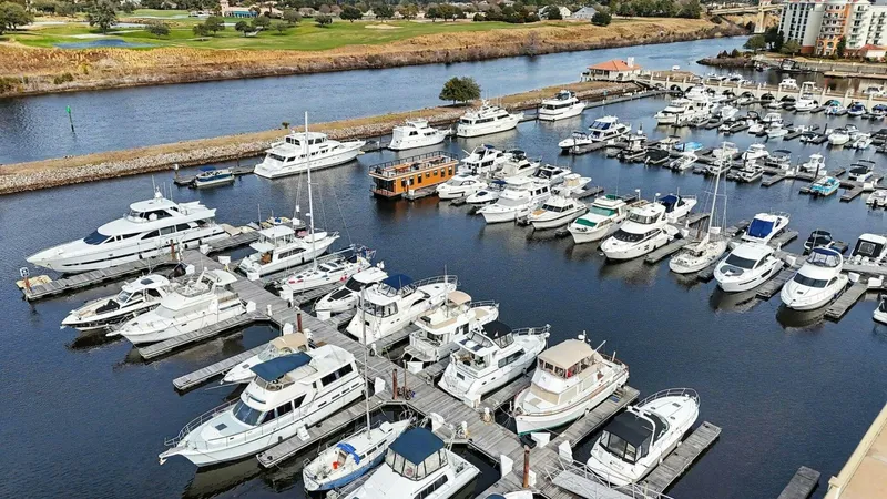 Slide: The Image of Carver Yachts 356 2001 - 24