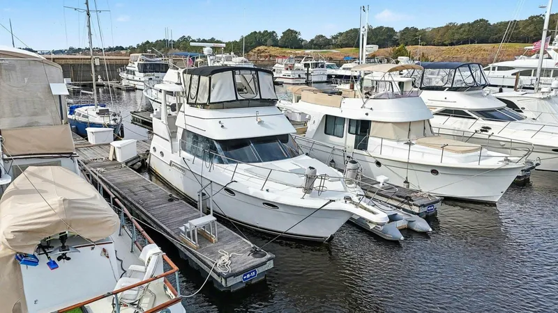 Slide: The Image of Carver Yachts 356 2001 - 27