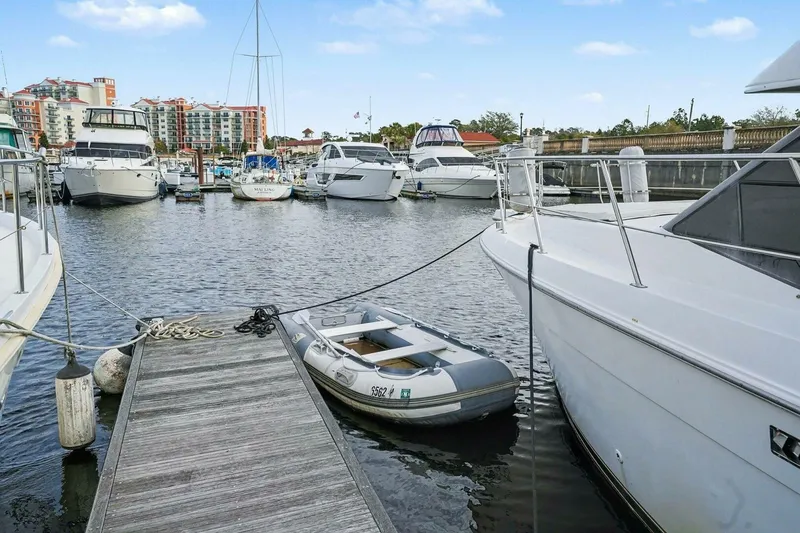 Slide: The Image of Carver Yachts 356 2001 - 3