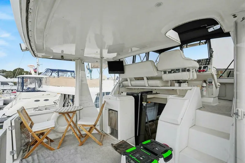 Slide: The Image of Carver Yachts 356 2001 - 4