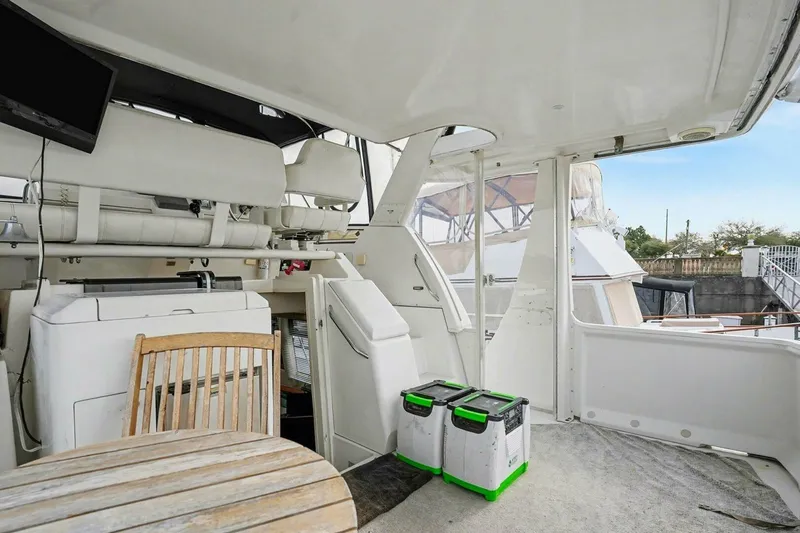 Slide: The Image of Carver Yachts 356 2001 - 5