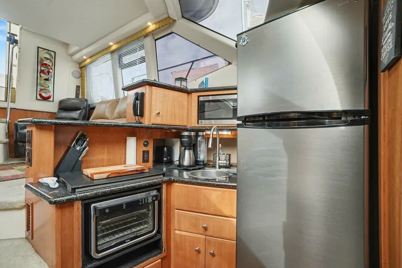 Slide: The Image of Carver Yachts 356 2001 - 9