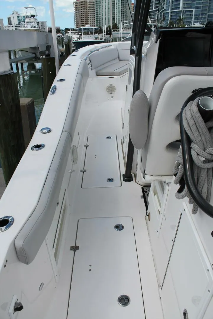 Slide: The Image of Sea Fox 328 Commander 2018 - 10