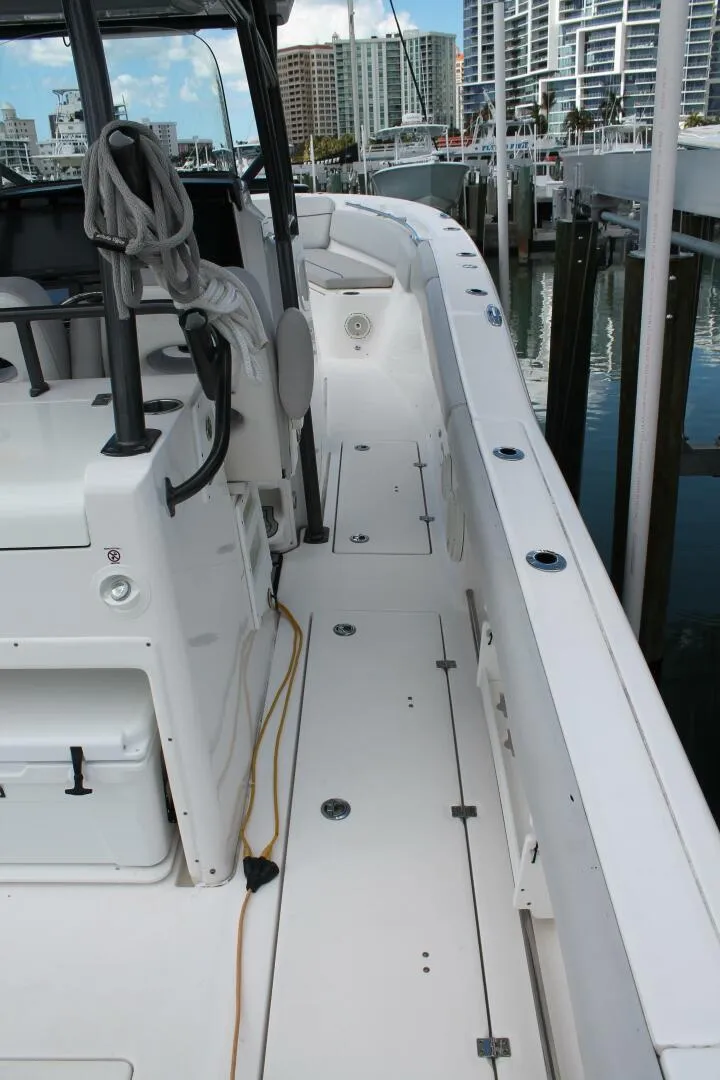 Slide: The Image of Sea Fox 328 Commander 2018 - 11