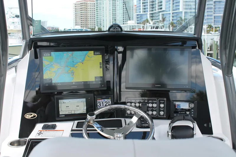 Slide: The Image of Sea Fox 328 Commander 2018 - 14