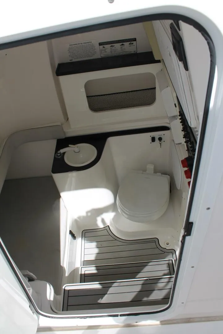 Slide: The Image of Sea Fox 328 Commander 2018 - 17