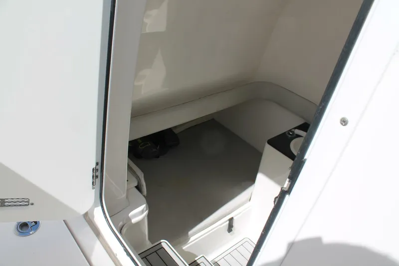Slide: The Image of Sea Fox 328 Commander 2018 - 18