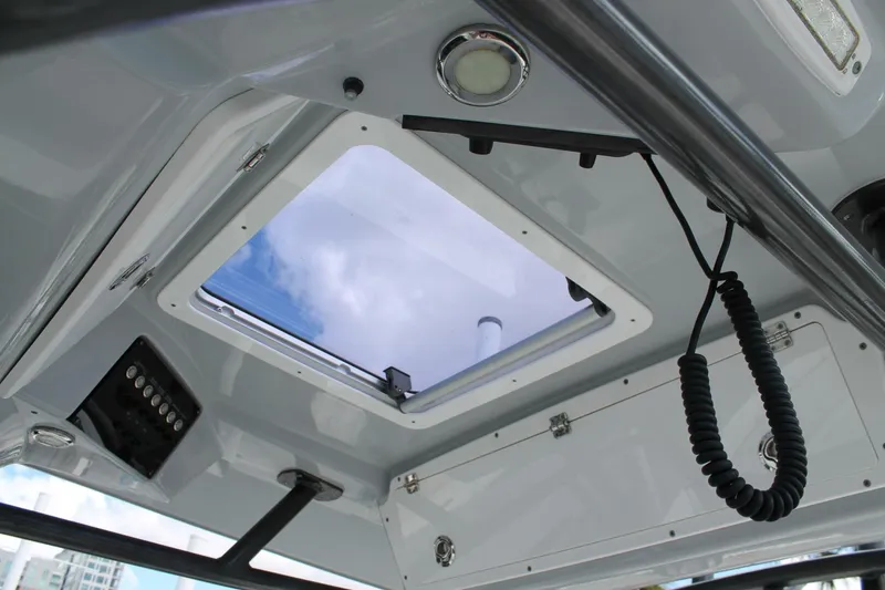 Slide: The Image of Sea Fox 328 Commander 2018 - 25