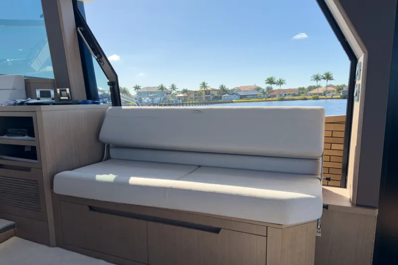 Slide: The Image of Galeon 510 SKY 2022 - 10