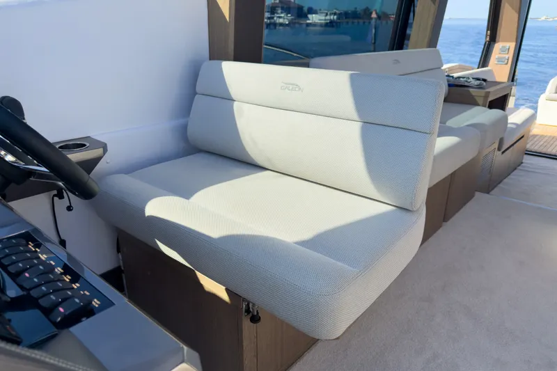 Slide: The Image of Galeon 510 SKY 2022 - 13