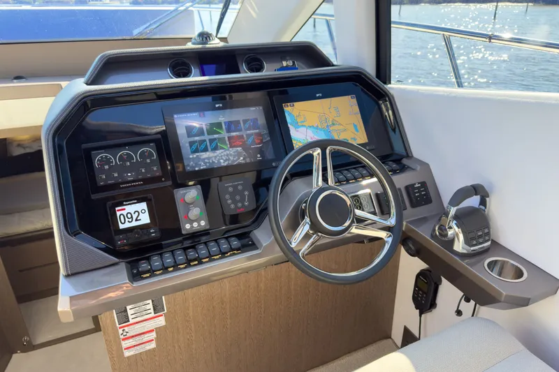 Slide: The Image of Galeon 510 SKY 2022 - 14