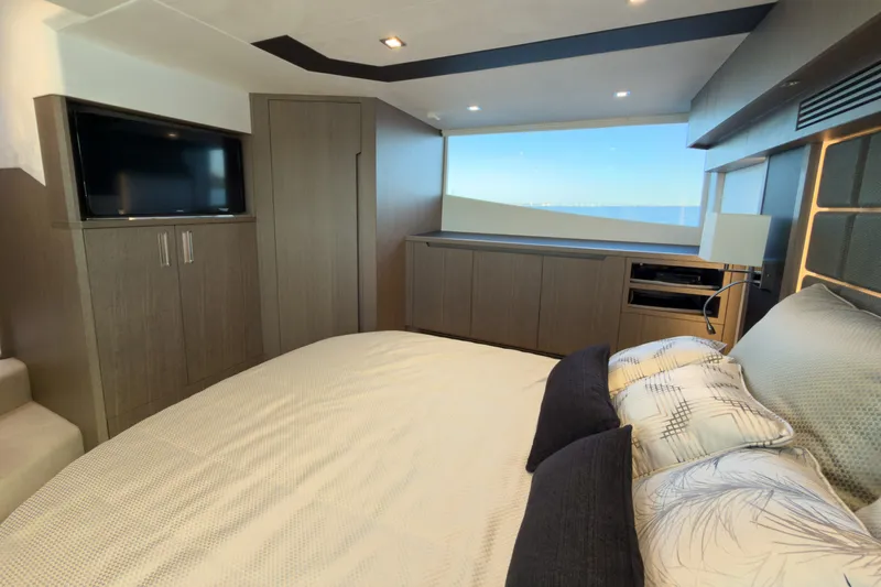 Slide: The Image of Galeon 510 SKY 2022 - 18