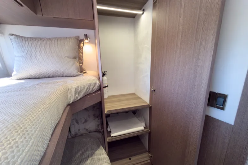 Slide: The Image of Galeon 510 SKY 2022 - 32