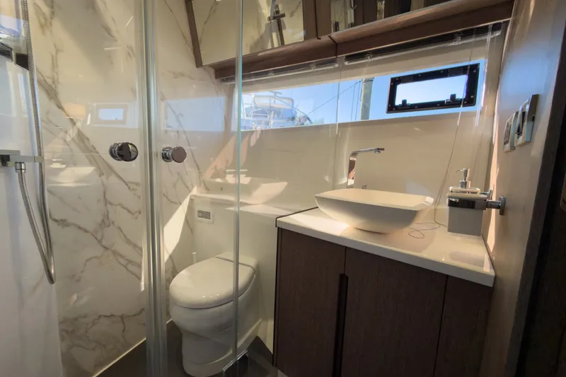 Slide: The Image of Galeon 510 SKY 2022 - 33