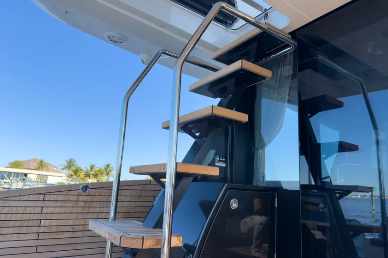 Slide: The Image of Galeon 510 SKY 2022 - 38