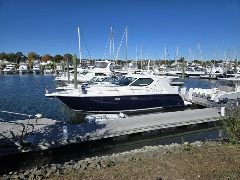The Image of Tiara 4300 Sovran 2008 - 0