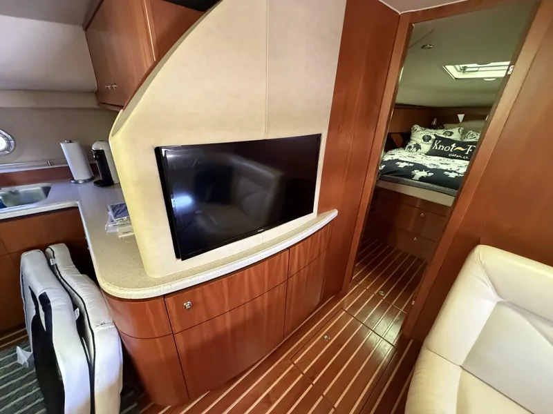 Slide: The Image of Tiara 4300 Sovran 2008 - 8