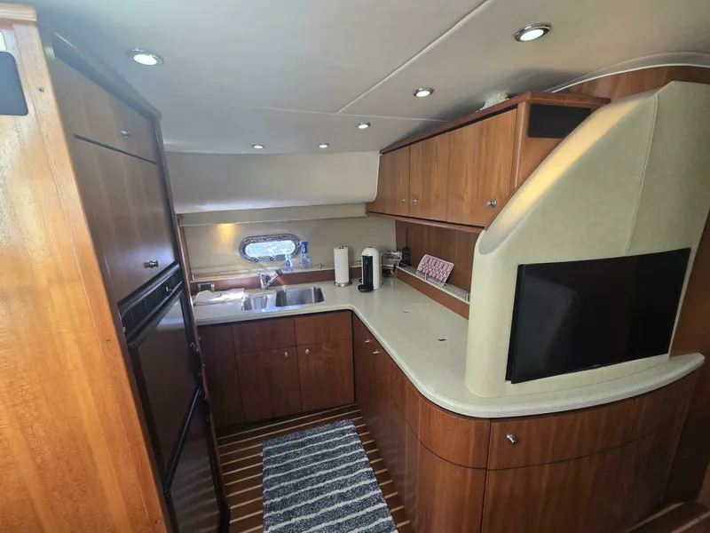 Slide: The Image of Tiara 4300 Sovran 2008 - 9