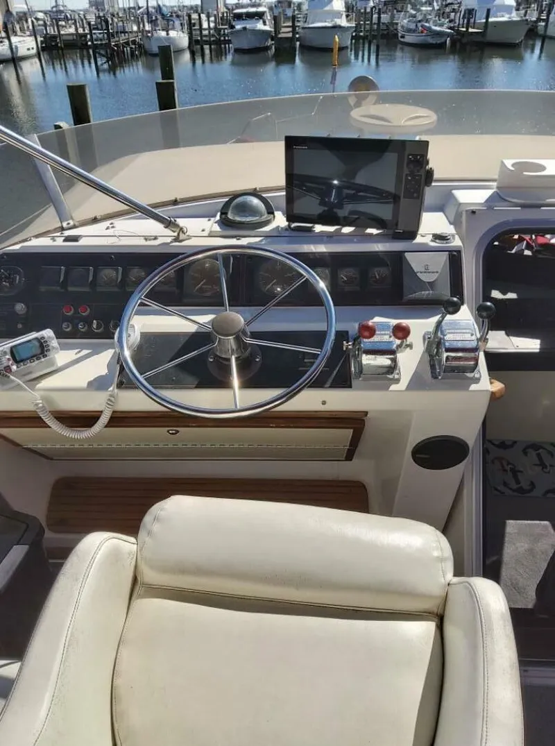 Slide: The Image of Bayliner 4588 Pilothouse Motoryacht 1991 - 25