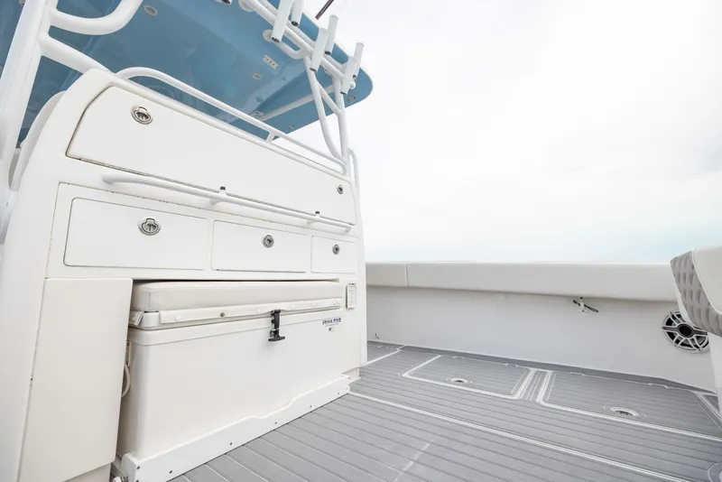 Slide: The Image of Invincible 40’ Catamaran 2020 - 28
