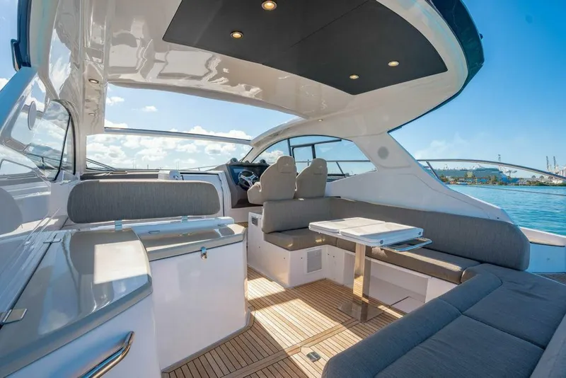 Slide: The Image of Azimut 45 Atlantis 2022 - 19