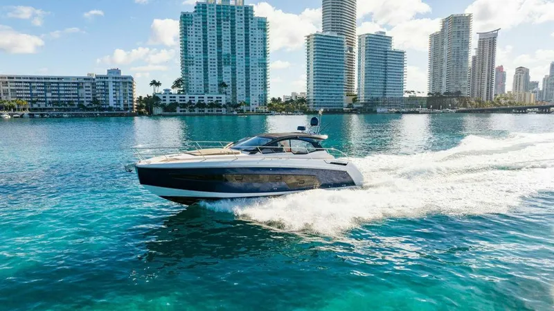 Slide: The Image of Azimut 45 Atlantis 2022 - 30
