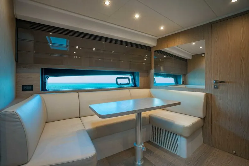 Slide: The Image of Azimut 45 Atlantis 2022 - 7