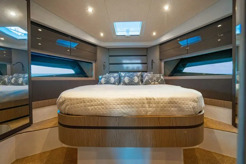 Slide: The Image of Azimut 45 Atlantis 2022 - 8