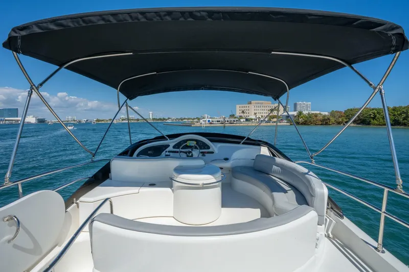 Slide: The Image of Azimut 46 2001 - 24