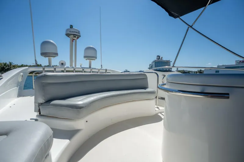 Slide: The Image of Azimut 46 2001 - 25
