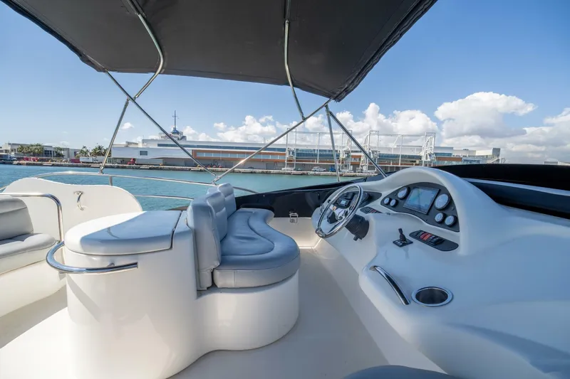 Slide: The Image of Azimut 46 2001 - 28