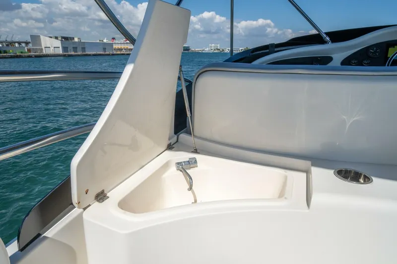 Slide: The Image of Azimut 46 2001 - 30