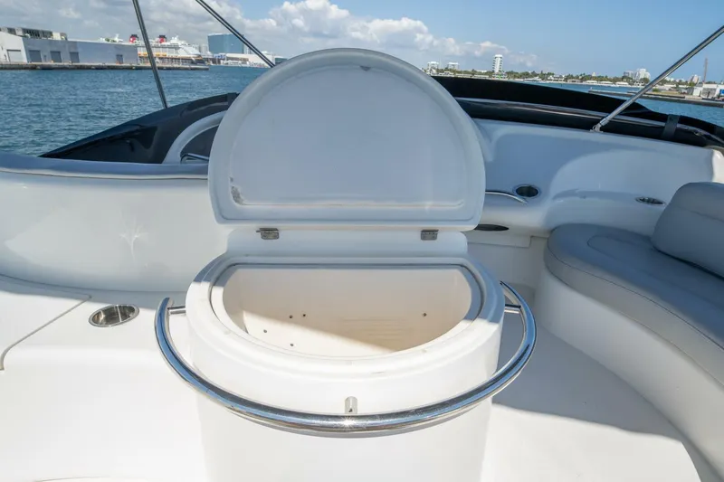 Slide: The Image of Azimut 46 2001 - 31