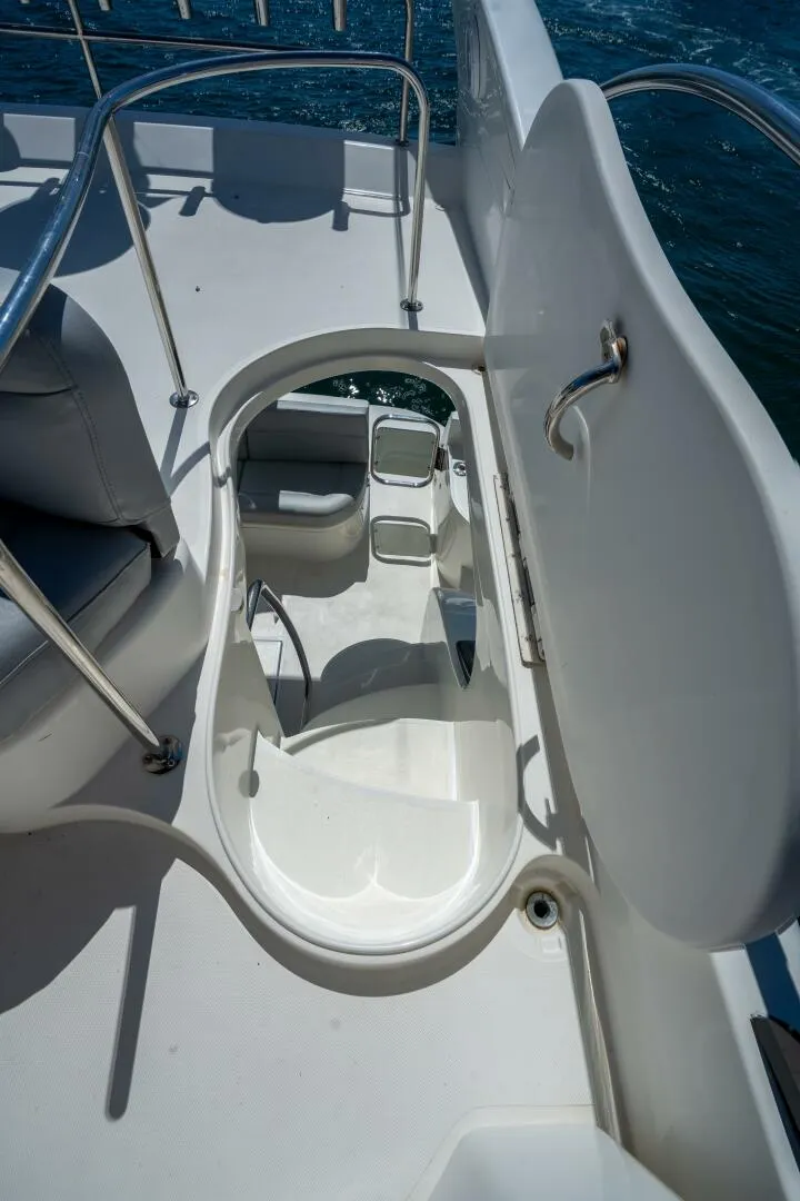 Slide: The Image of Azimut 46 2001 - 32