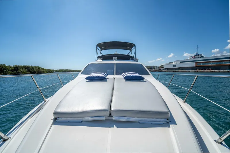 Slide: The Image of Azimut 46 2001 - 34