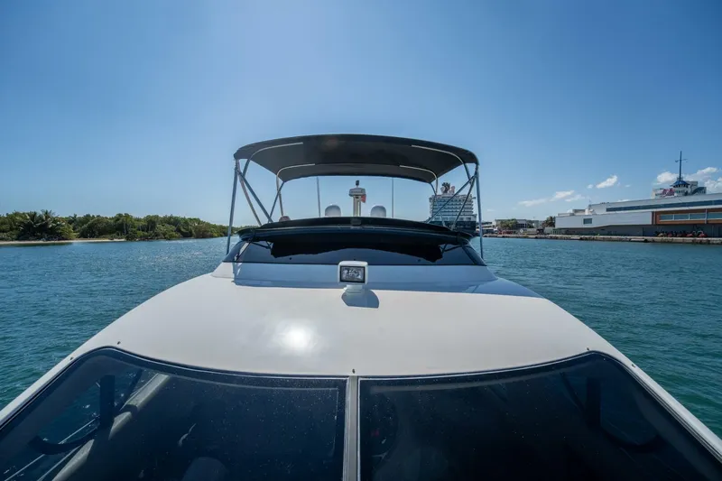 Slide: The Image of Azimut 46 2001 - 35