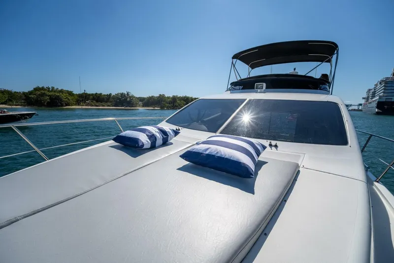 Slide: The Image of Azimut 46 2001 - 36