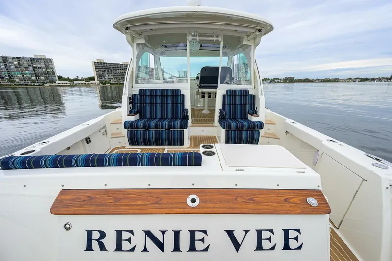 Slide: The Image of Hinckley Yachts 40X 2022 - 11