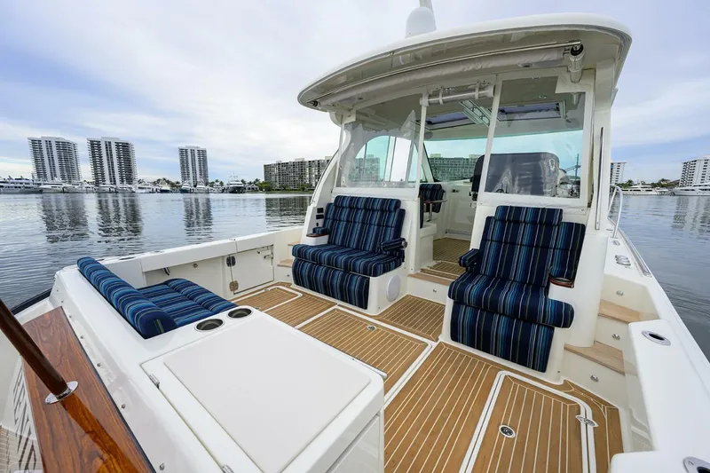 Slide: The Image of Hinckley Yachts 40X 2022 - 19