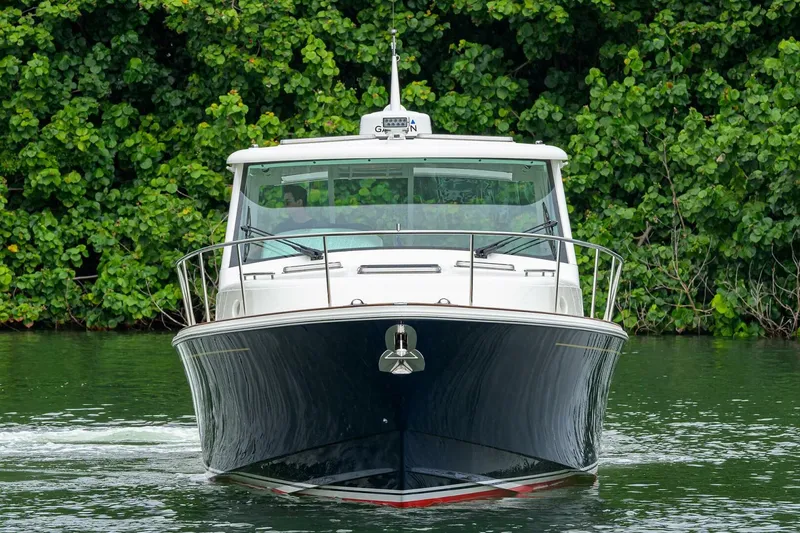 Slide: The Image of Hinckley Yachts 40X 2022 - 3