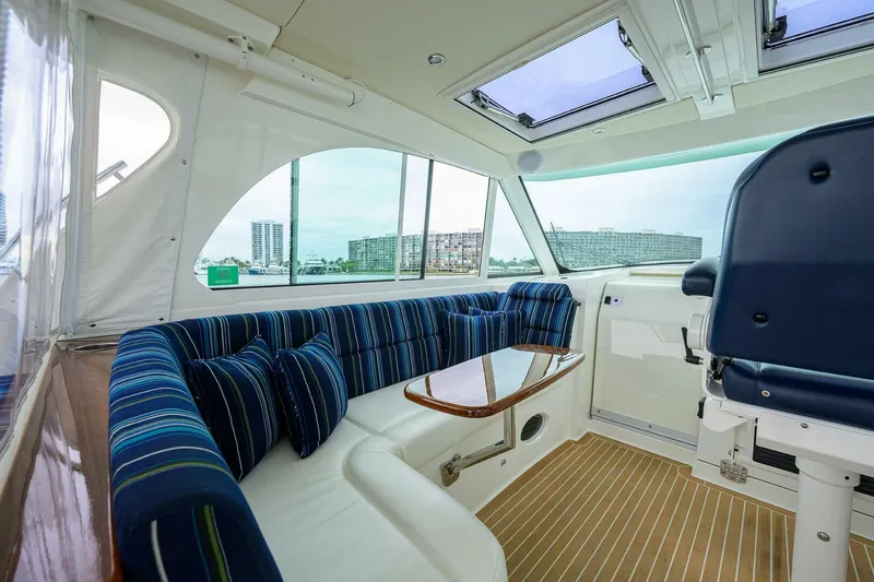 Slide: The Image of Hinckley Yachts 40X 2022 - 32